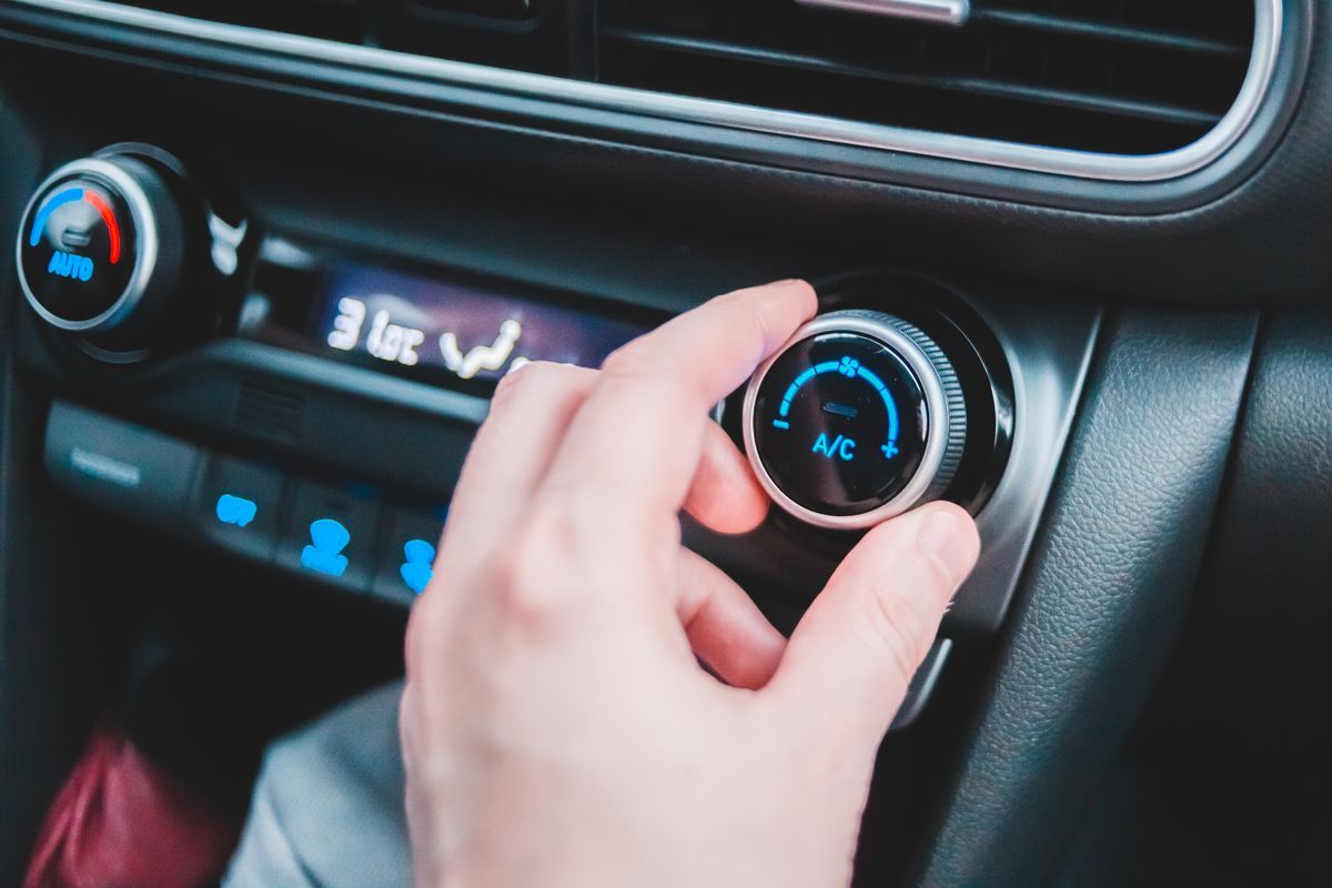 Adjusting car air conditioning controls